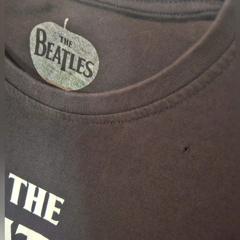 Authentic The Beatles Classic Abbey Road T-Shirt - Picture 4 of 5